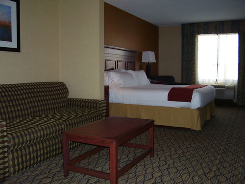 HOLIDAY INN EXPRESS BELLEVILLE NEAR DETROIT AIRPORT (DTW)